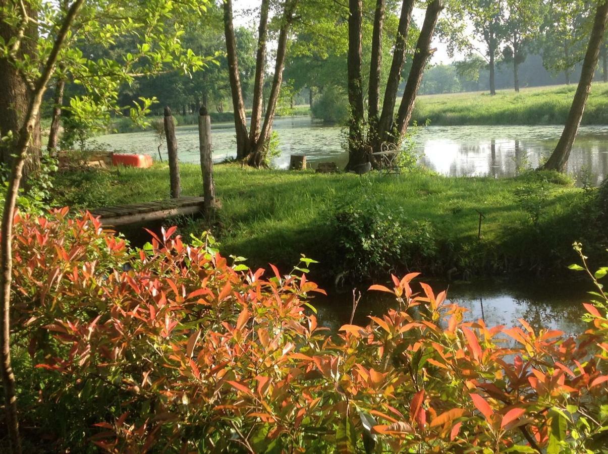 Au Pont Ricoul Bed & Breakfast Saint-Pierre-de-Plesguen Екстериор снимка